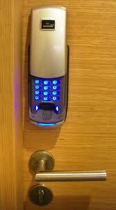 Electronic deadbolt