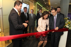 Rob Lloyd, President of Development and Sales at Cisco, opens Center of Innovation in Brazil to develop technology solutions tailored to local needs and to foster innovation, transformation and socio-economic development. The Center highlights the importance of technology for the country's growth and competitiveness.