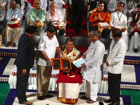 Aravind Sitaraman Receives Award