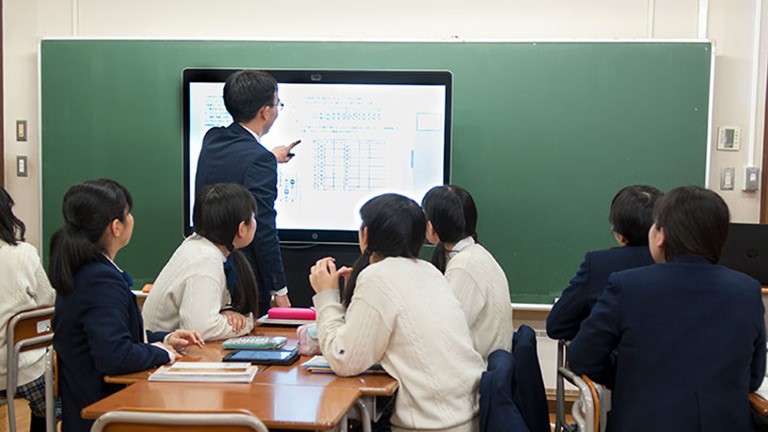 先進的な ICT 教育を取り入れている玉川聖学院さま - 日本におけるGIGAスクール構想
