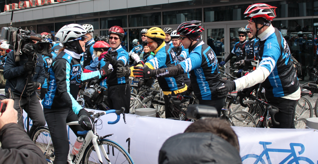 Clara Hughes greeting the Toronto riders who joined her for the first 5 KM of her ride.