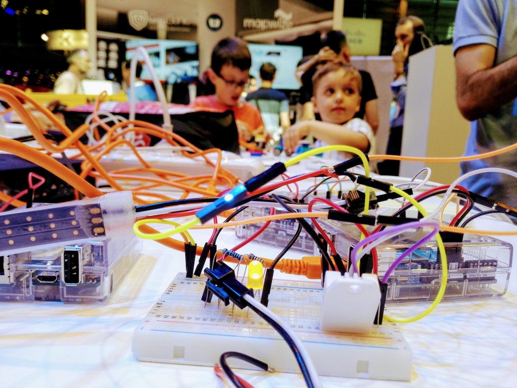 Les enfants envahissent notre makerspace